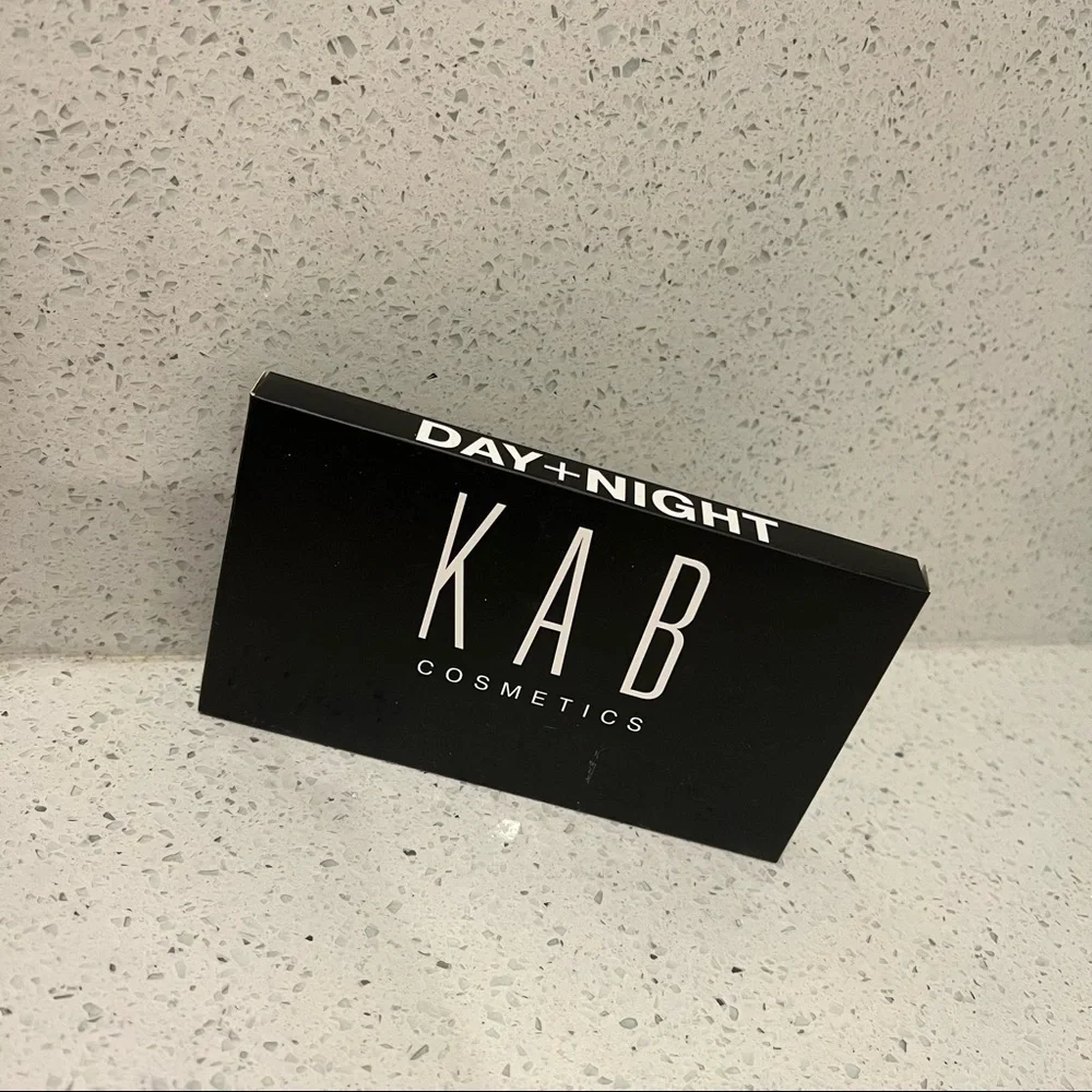 🛍4/$25! KAB Cosmetics Day + Night Eyeshadow Palette